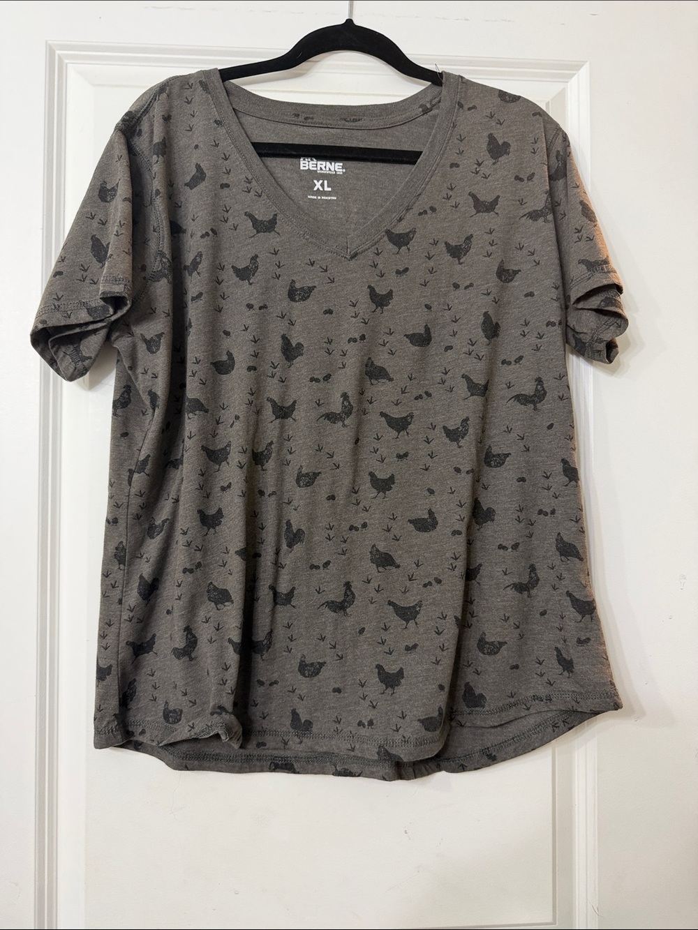 Berne Women's Gray V-Neck Short Sleeve Top - Chicken Print